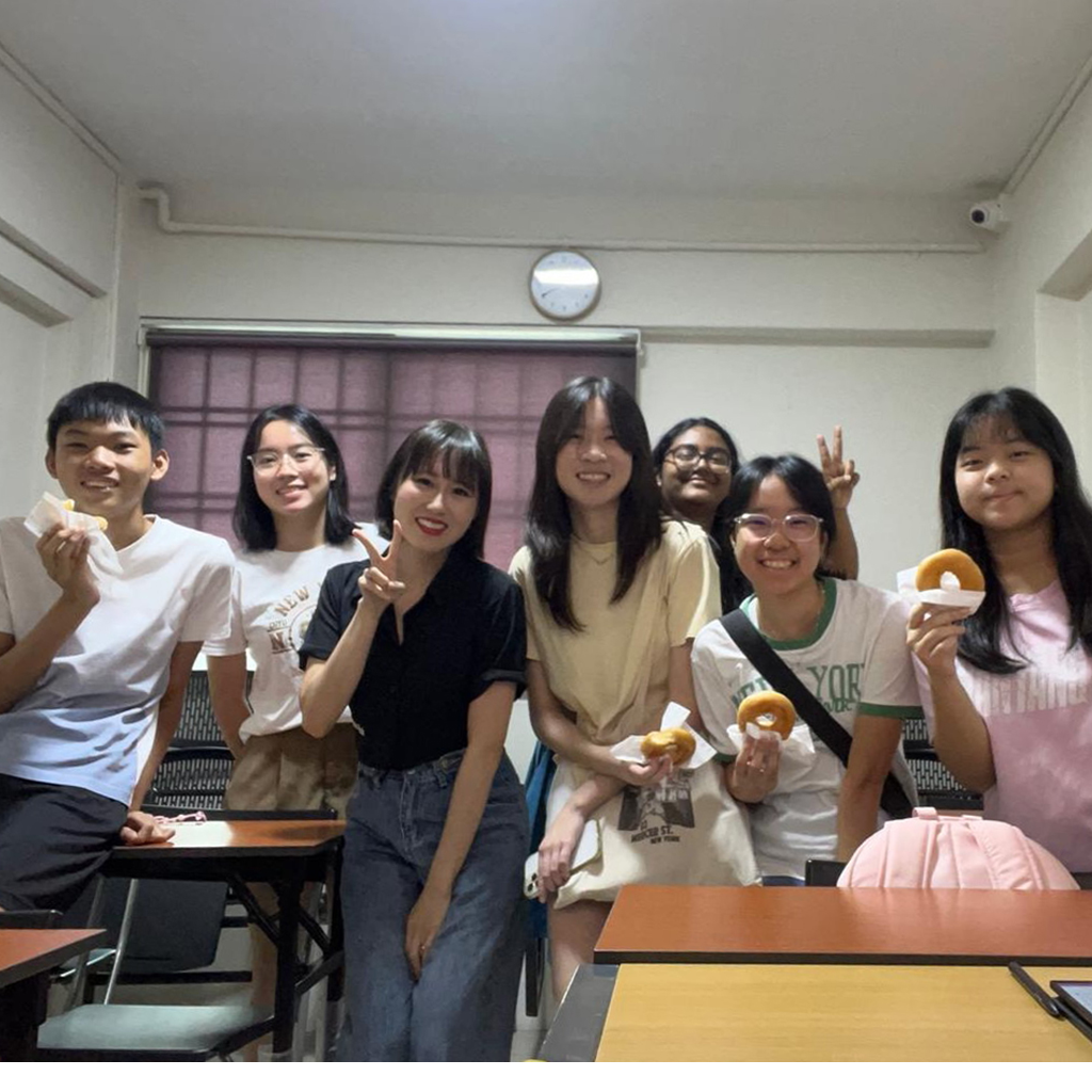 teacher eunice with her students